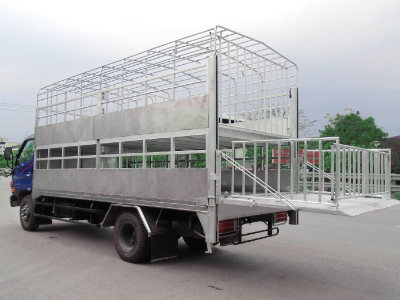 Xe tải chở gia súc, xe chở lợn
