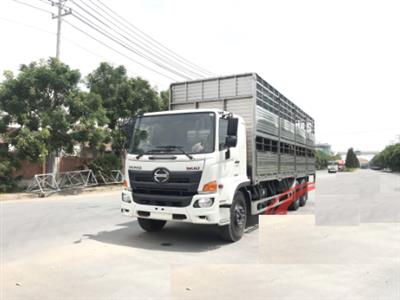 Xe chở gia súc Hino FL 3 chân 6x2 euro4